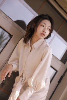 山里来的糙汉表哥在吃鸡讲的什么